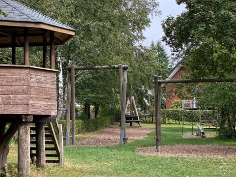Heute haben wir der Spielplatz Römershagen besucht: seeehr groß, mit Sitzmöglichkeiten und Spielgeräte, sehr zu empfehlen!! ❤️👌🏽 - Instagram Bild 7