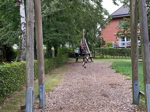 Heute haben wir der Spielplatz Römershagen besucht: seeehr groß, mit Sitzmöglichkeiten und Spielgeräte, sehr zu empfehlen!! ❤️👌🏽 - Instagram Bild 1