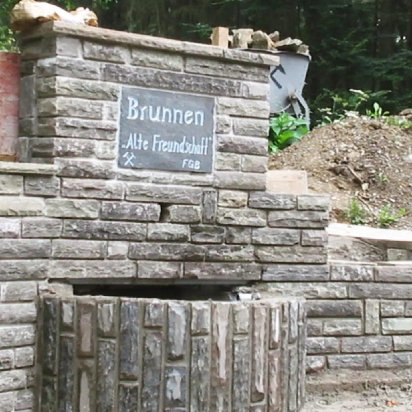 Es ist soooo schön, hier bei euch zu sein! Der letzte Spielplatz, den wir in Brachbach besucht haben, war ein Tipp von euch, und dann kam dieser andere Tipp: - Instagram Bild 1