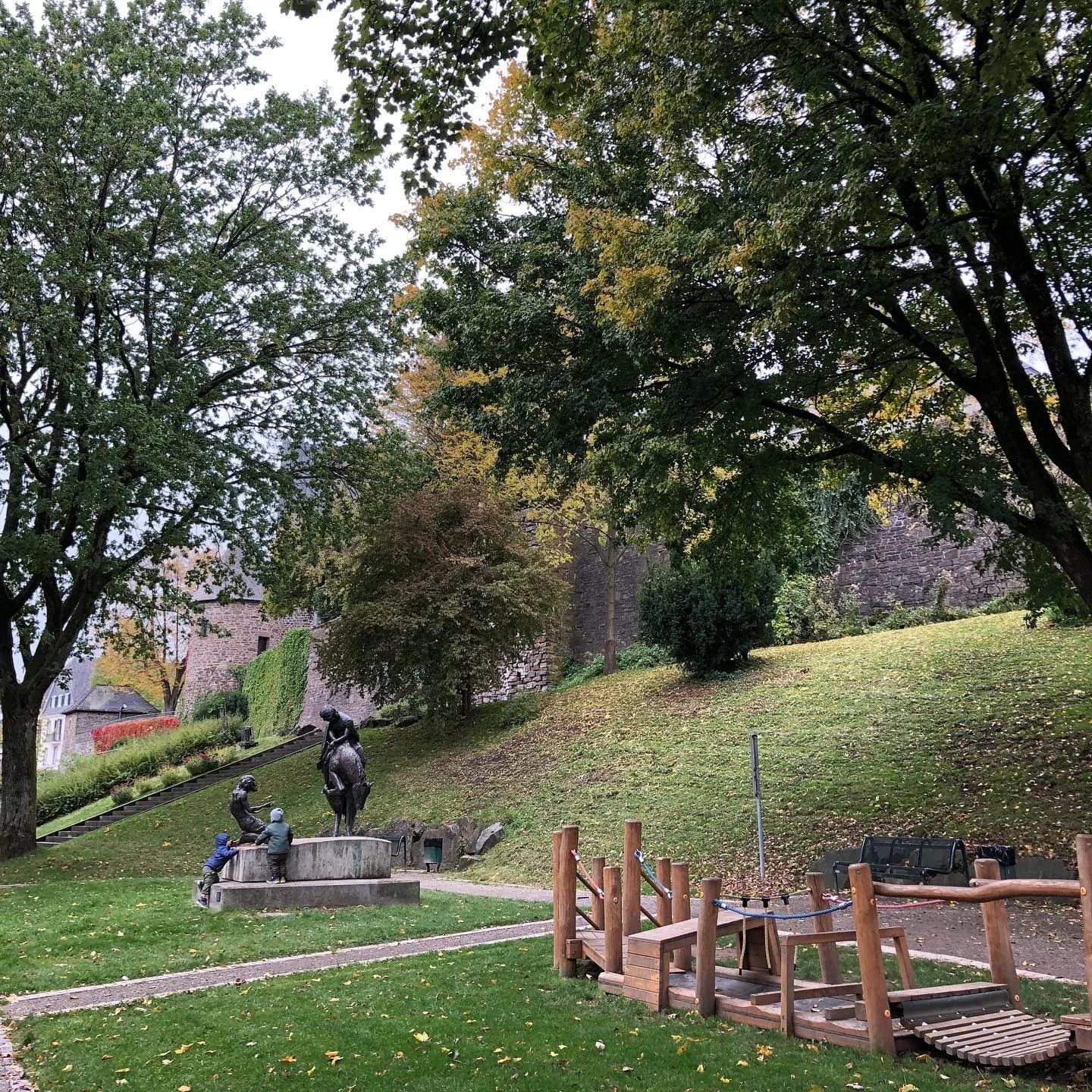 Sehr schöner #Spielplatz für Kleinkinder in #Olpe #Markplatz, Weierhohl 😍 - Instagram Bild 1