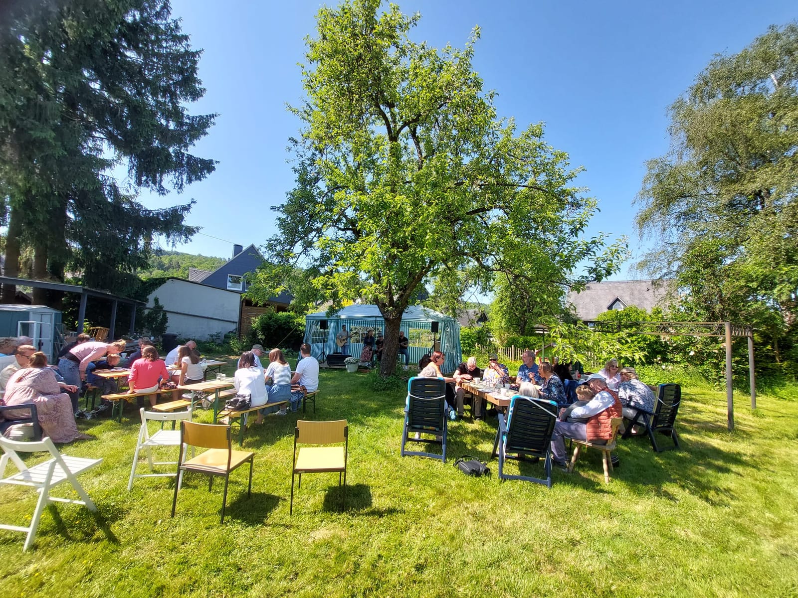Feier-Stimmung im Q! Mit Mitmach-Buffet, Spiel-Spaß, Kreativ-Programm & Silent Disco in Q in Netphen-Deuz