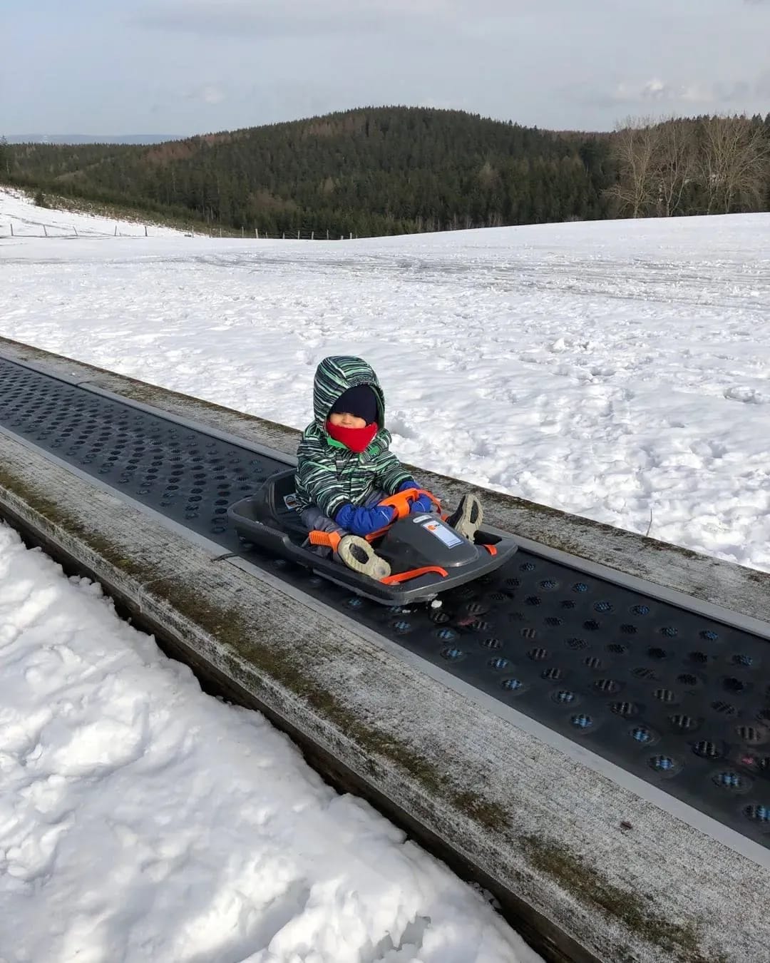 Zauberteppich für die Rodler 🛷 in Betrieb. @skigebietfahlenscheid - Instagram Bild 1