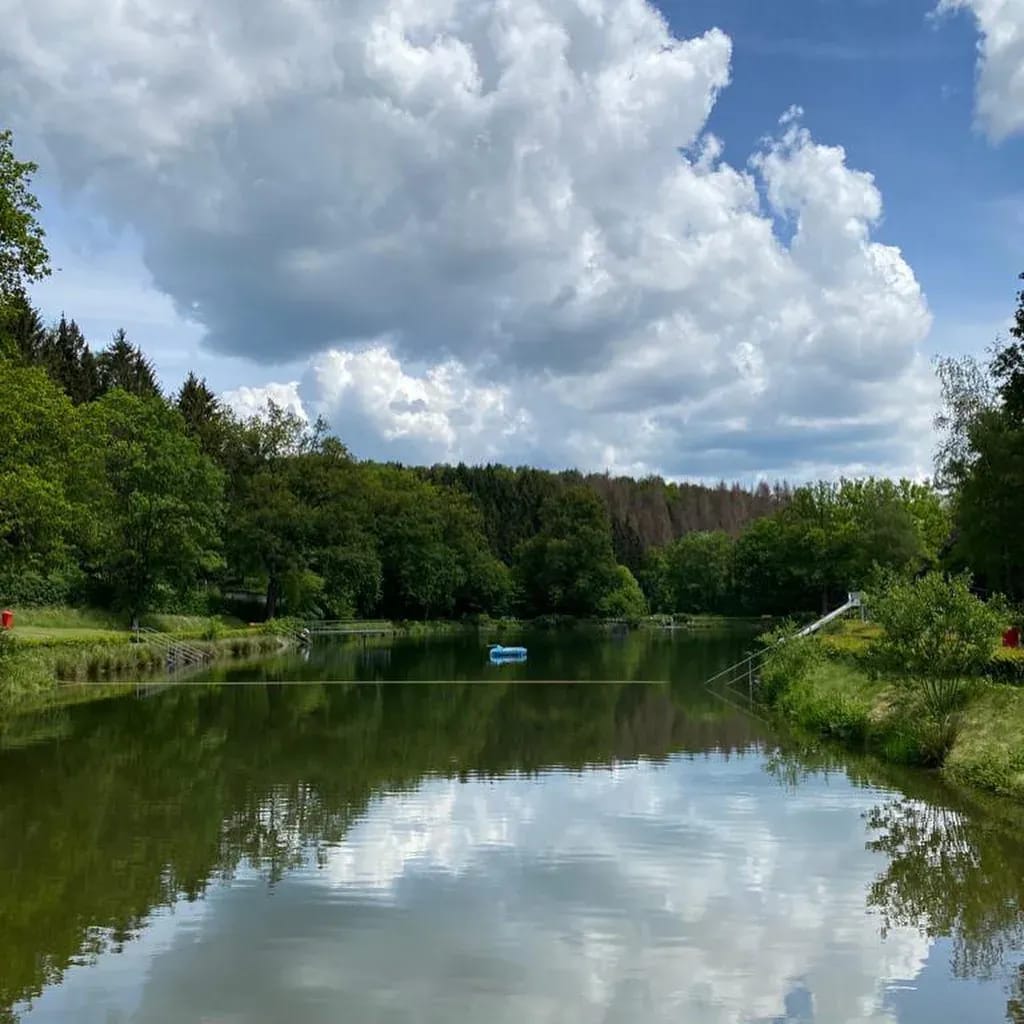 Der Seelbacher Weiher hat wieder auf, Jetzt fehlt nur noch die Sonne! 💫☀️ - Instagram Bild 1