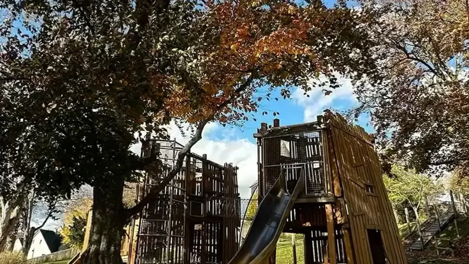 Eine Runde durch die Altstadt mit Spielplatz-Stopp geht einfach immer! 🤩 - Instagram Vorschaubild 1