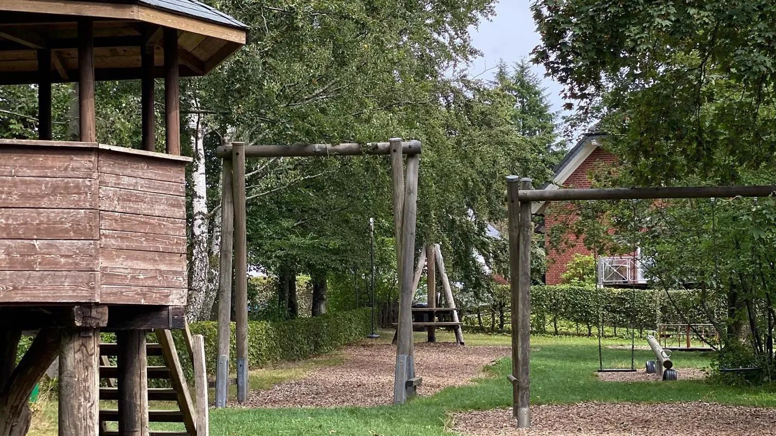 Heute haben wir der Spielplatz Römershagen besucht: seeehr groß, mit Sitzmöglichkeiten und Spielgeräte, sehr zu empfehlen!! ❤️👌🏽 - Instagram Bild 7
