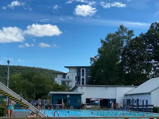 Heute sind wir in Freudenberg Warmwasserfreibad Gambach🌤💧👌🏽 - Instagram Bild 1
