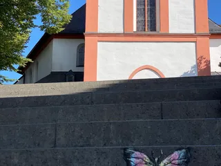 Freunde! Heute waren wir in der Stadt, haben nach den süßen Figürchen gesucht und überall gespielt! - Instagram Bild 2