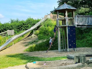 Und wenn wir schon in Deuz sind, ist ein Stopp im Bühlgarten ein Muss! 💫 - Instagram Bild 1