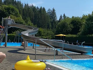 💦Oh! Viele von euch kennen dieses Freibad noch nicht, daher ist es mir eine Freude, es noch einmal vorzustellen! 💫 - Instagram Bild 2
