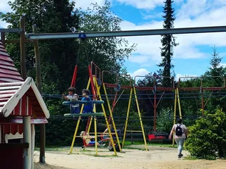 Hi there! Heute sind wir wieder im  @affenundvogelparkeckenhagen! Die Kids lieben es hier und dadurch dass wir die Jahreskarte haben, lohnt es sich total für uns. - Instagram Bild 4