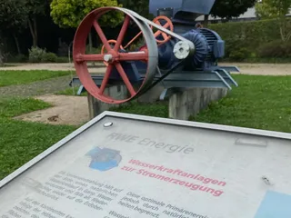 Wir sind heute zum ersten mal hier im Park gewesen. Sehr zentral gelegen, angenehm und Informative, da einige Objekte das Thema Energie und Umwelt darstellen. ❤️ - Instagram Bild 3