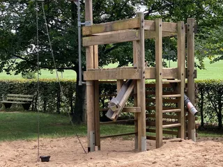 Heute haben wir der Spielplatz Römershagen besucht: seeehr groß, mit Sitzmöglichkeiten und Spielgeräte, sehr zu empfehlen!! ❤️👌🏽 - Instagram Bild 4