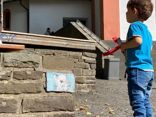 Freunde! Heute waren wir in der Stadt, haben nach den süßen Figürchen gesucht und überall gespielt! - Instagram Bild 3