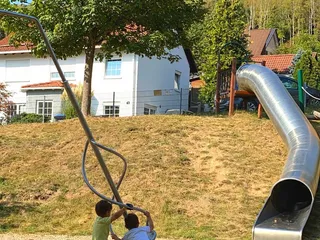 Heute haben wir den Spielplatz „Zur Waldzeche“ besucht, und waren sehr positiv überrascht, wie schön er ist! - Instagram Bild 4