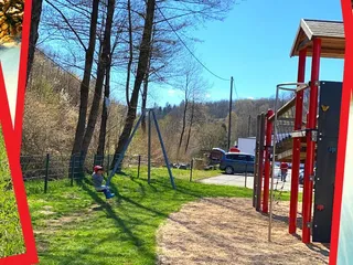 Sooo! Dieser Spielplatz ist in Harbach: und wir sind noch dran weitere Spielplätze und Parks mit Bäche oder Wasserspielmöglichkeiten zu präsentieren! 💦 - Instagram Bild 3