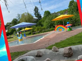 Ich war heute wieder im Freibad, dieses Mal mit den Kids natürlich! Sie hatten sooooo Lust mal wieder im Freibad zu spielen! 💫 - Instagram Bild 2