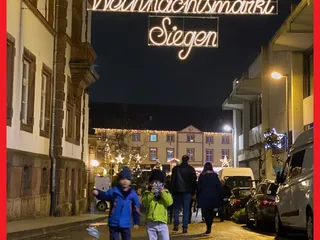 🎄Am Freitag waren wir auf dem @siegener_weihnachtsmarkt und hatten eine tolle Zeit! 🤩 - Instagram Bild 6
