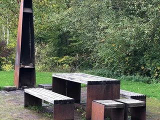 Es ist wunderschön hier! Man kann auch grillen, durch den Wald spazieren, die Natur mitten in #Siegen genießen... - Instagram Bild 2