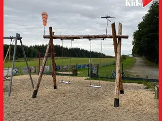 💫Spielplatz, Wald und Flieger: - Instagram Bild 4