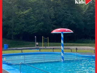 📍Warmwasser-Freibad in der Gambach. Gambachsweg 24, 57258 Freudenberg. - Instagram Bild 4