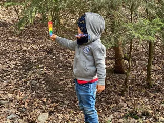 Heute waren wir in Eiserfeld unterwegs! Wir besuchten den Osterhasen Baum vom AWO Kindergarten Birkenweg. - Instagram Bild 6